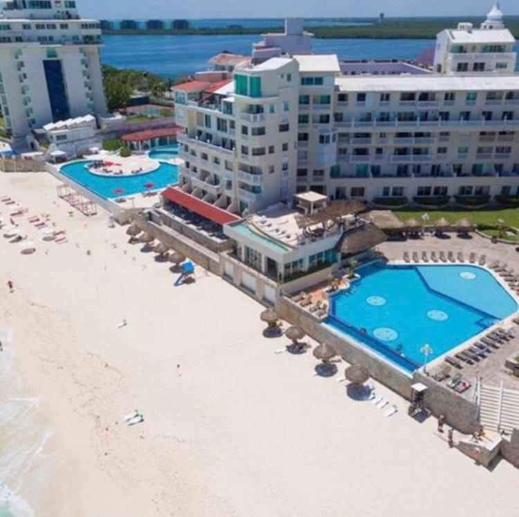 Cancun Beach Aparthotel Brisas Exterior photo